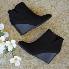 Load image into Gallery viewer, Lydiashoes Side Slit Wedge Booties