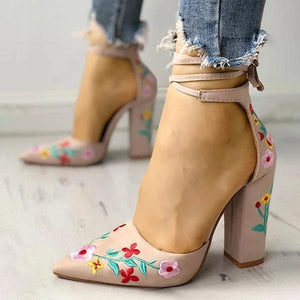 Lydiashoes Floral Embroidered Pointed Toe Chunky Heeled Sandals