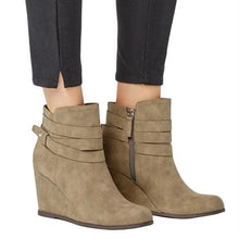 Load image into Gallery viewer, Lydiashoes Autumn Winter Fashion Suede Strap Zipper Wedge Boots